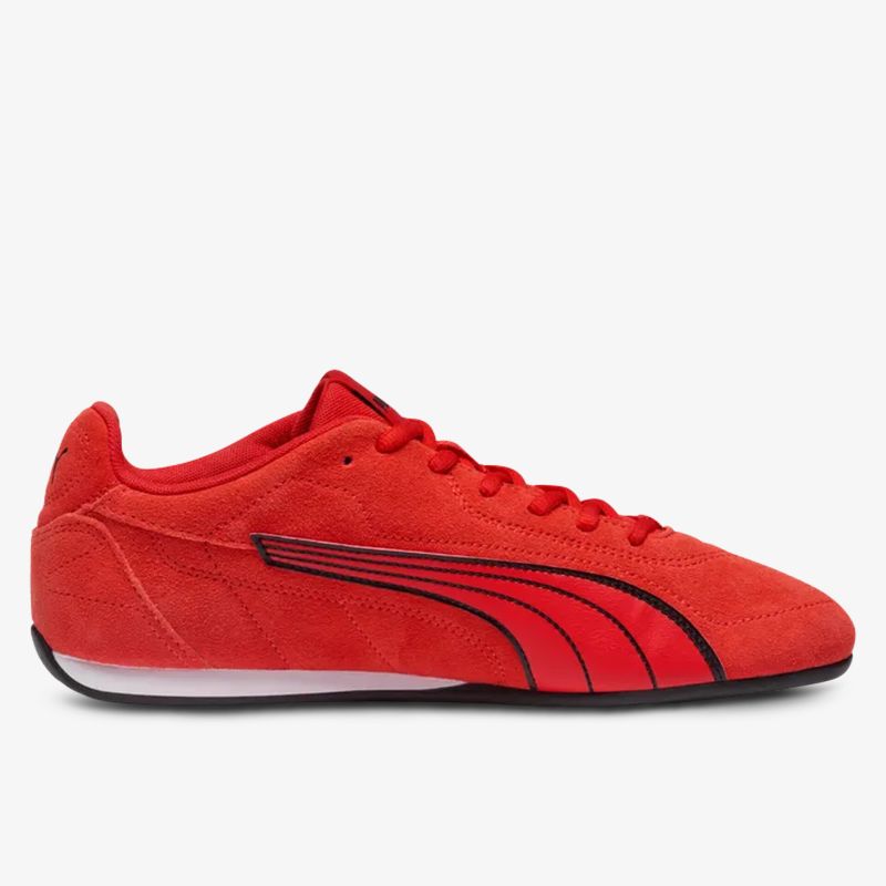 Sportlicher leichter Sneaker mit flexibel anpassbarem Obermaterial und rutschfester Sohle in kräftigem Rot