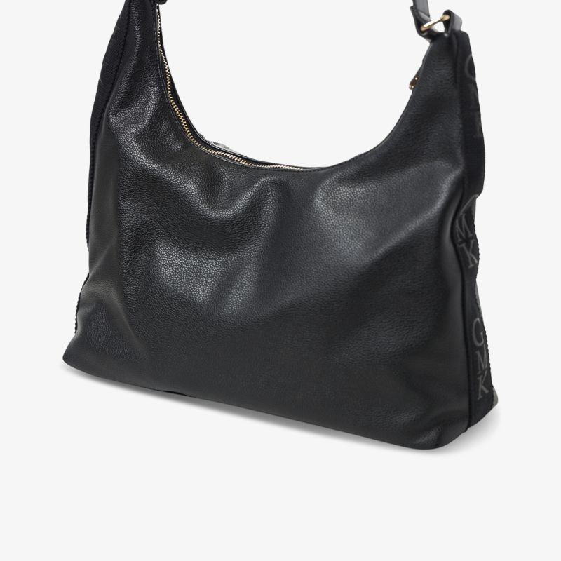 Schwarze elegante Handtasche aus weichem Material mit glatter Oberfläche, geräumigem Innenraum und modischem Design