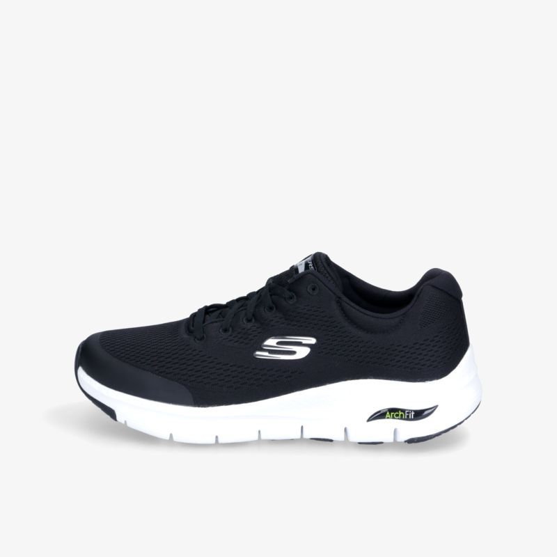 Bequemer schwarzer Sneaker mit weißer Sohle, perfekte Wahl für Sport und Alltag.