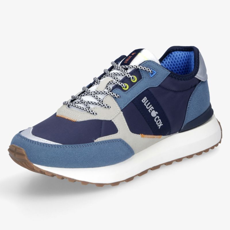 Moderner, leichter Sneaker mit atmungsaktivem Material und gepolstertem Schaft, ideal für sportlichen Komfort