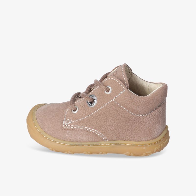 Bequemer Kinderschuh aus weichem Material mit robuster, rutschfester und flexibler Laufsohle für optimalen Halt