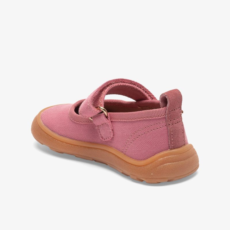 Seitliche Ansicht eines rosa Schuhs mit flexiblem Gummisohle und verstellbarem Riemen für bequemen Sitz