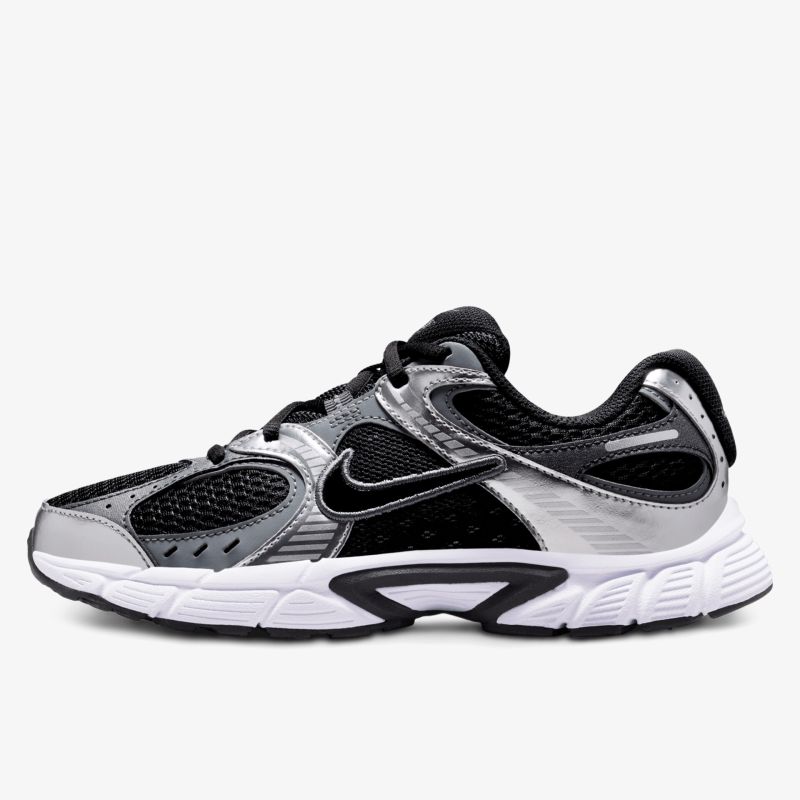 Leichter Laufschuh mit atmungsaktivem Material und stabilem Halt, ideal für sportliche Aktivitäten