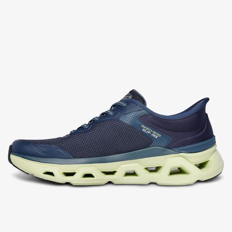 Moderner und bequemer Sneaker in Blau mit innovativer Sohle und atmungsaktivem Obermaterial.