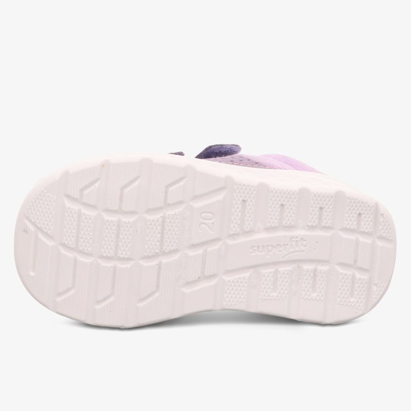 Nahaufnahme der robusten und flexiblen Schuhsohle mit rutschfestem Profil für sicheren Halt