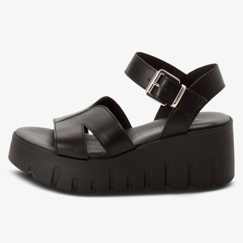 Schwarze Plateau Sandale mit verstellbarem Riemen und gepolstertem Fußbett für bequemen und stylischen Tragekomfort