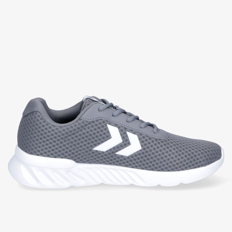 Leichter grauer Sportschuh mit atmungsaktivem Material, bequemer Passform und langlebiger, flexibler Sohle seitlich dargestellt