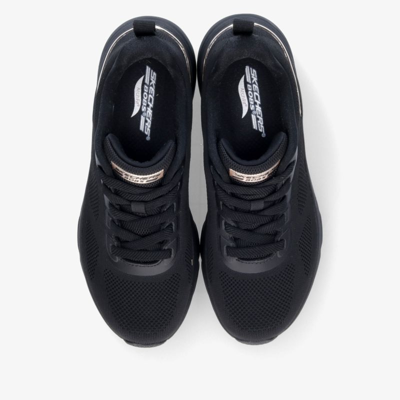 Leichte, schwarze Sneaker mit atmungsaktivem Material und bequemer Passform von oben zu sehen