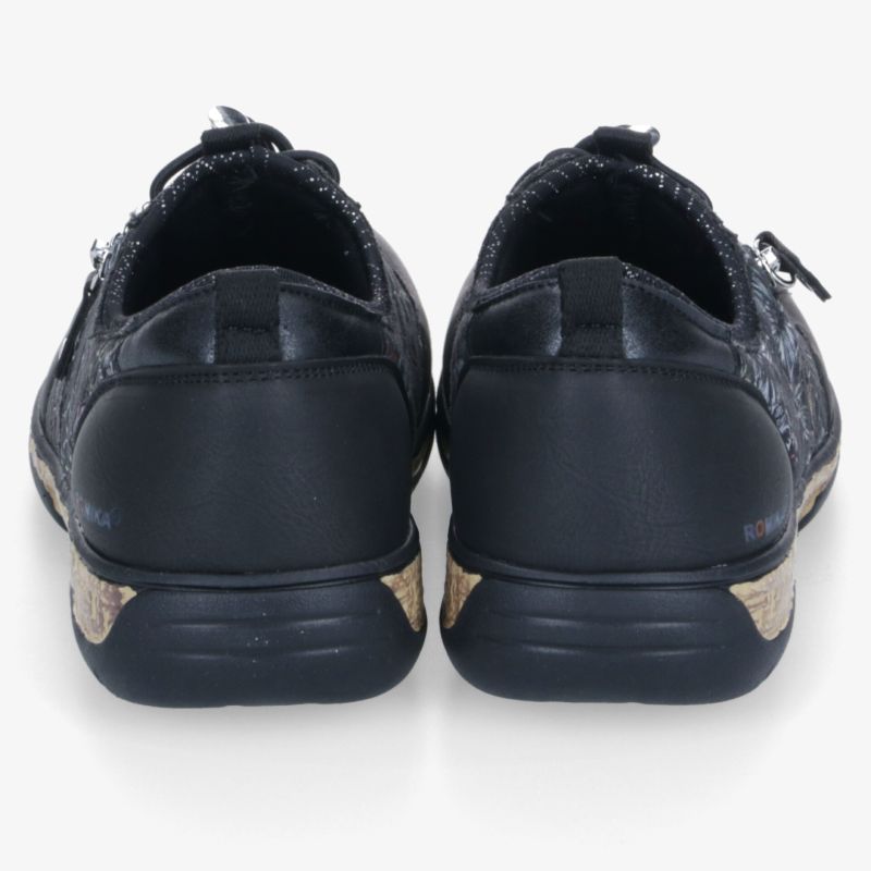 Rückansicht von schwarzen Sportschuhen mit gepolsterter Ferse und robuster, rutschfester Sohle