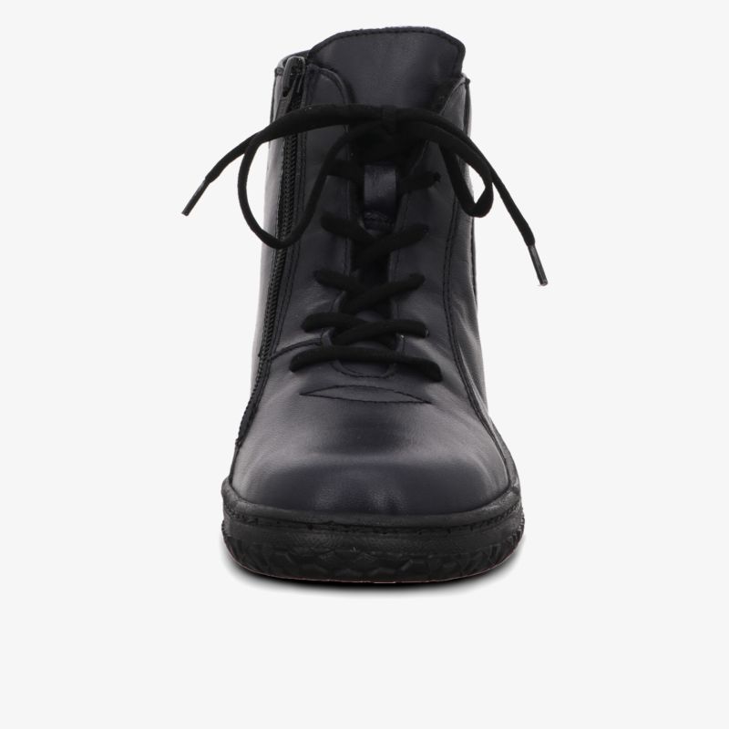 Schwarzer Schnürstiefel mit gepolstertem Schaft, klassischer Front und profilierter Laufsohle für sicheren Halt