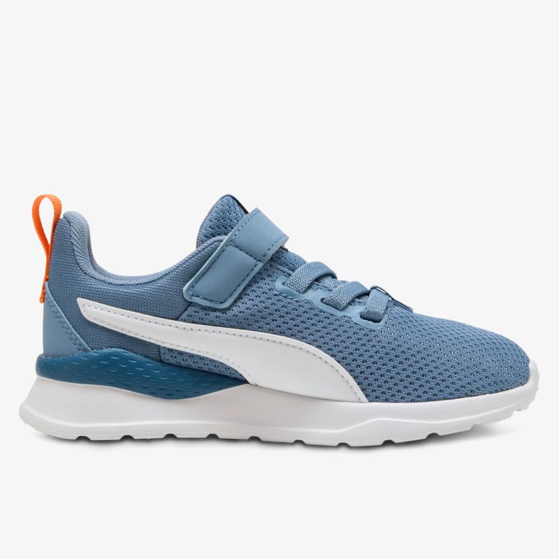 Leichter, atmungsaktiver Sportschuh mit komfortabler Passform und rutschfester Sohle in modernem Design