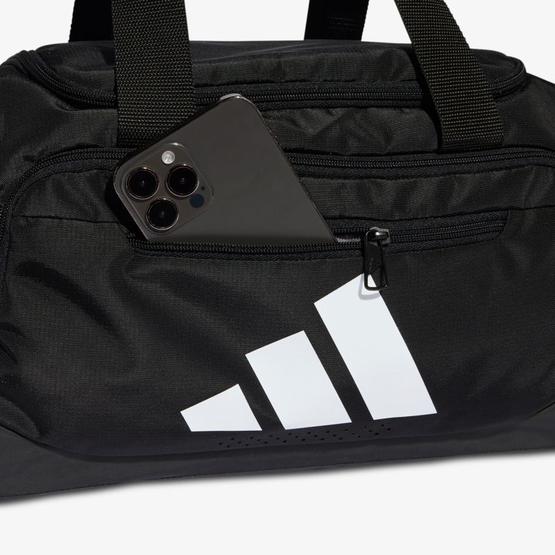 Leichte, robuste Sporttasche mit geräumigem Innenfach und praktischem Reißverschluss vorne