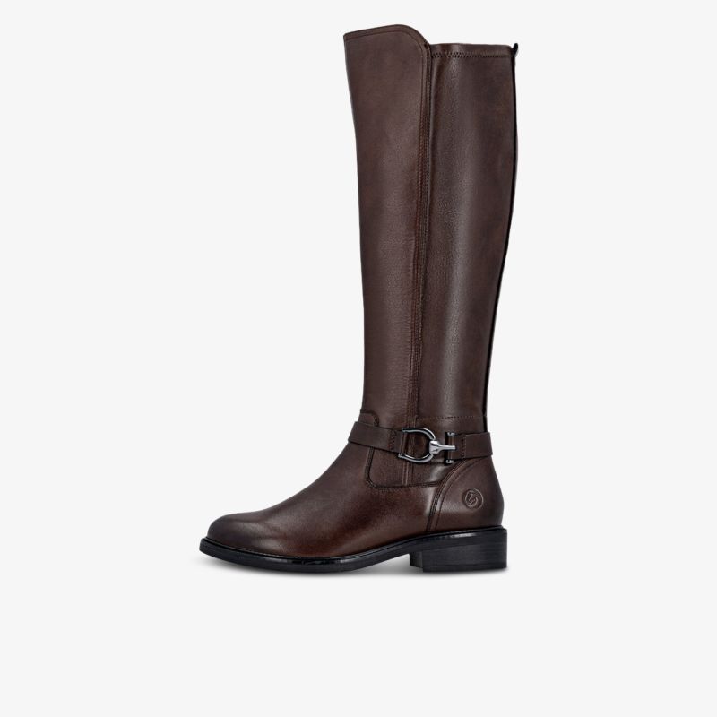 Dunkelbrauner hoher Lederstiefel mit modischem Schnallenriemen und flachem Absatz, elegante Seitenansicht