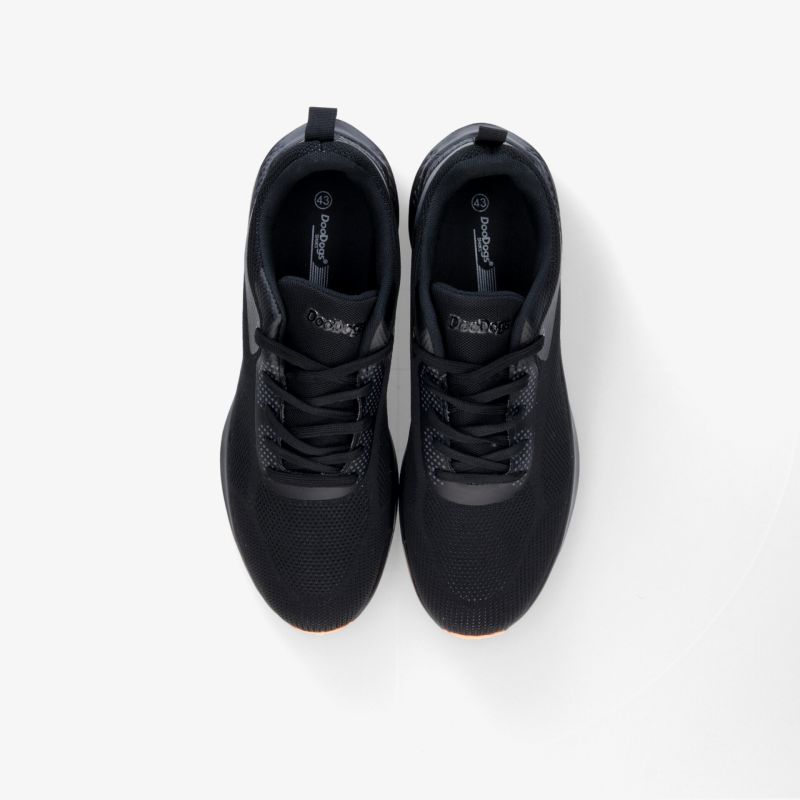 Schwarze Sportschuhe in Draufsicht, leichte und bequeme Schuhe mit schnürbarem Design und rutschfester Sohle