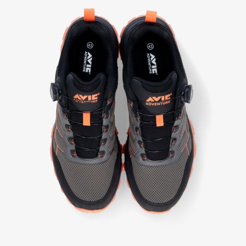 Robuste, atmungsaktive Sportschuhe mit leichtem Material und schnellem Verschlusssystem in Draufsicht