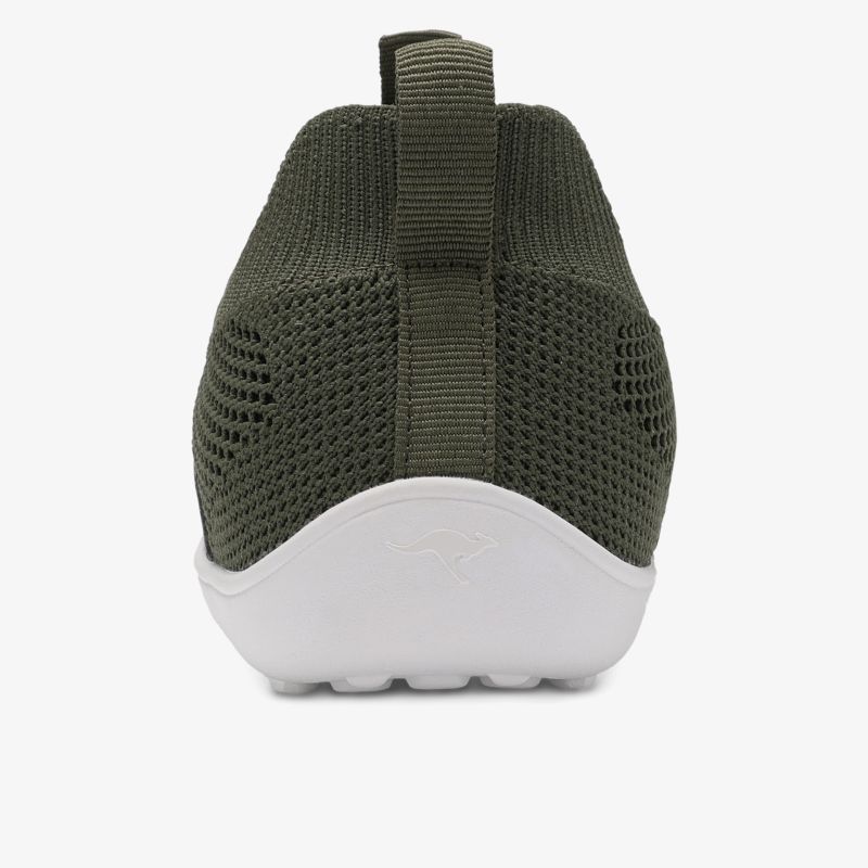 Rückansicht eines atmungsaktiven Schuhs mit leichtem, flexiblem Material und bequemer Passform