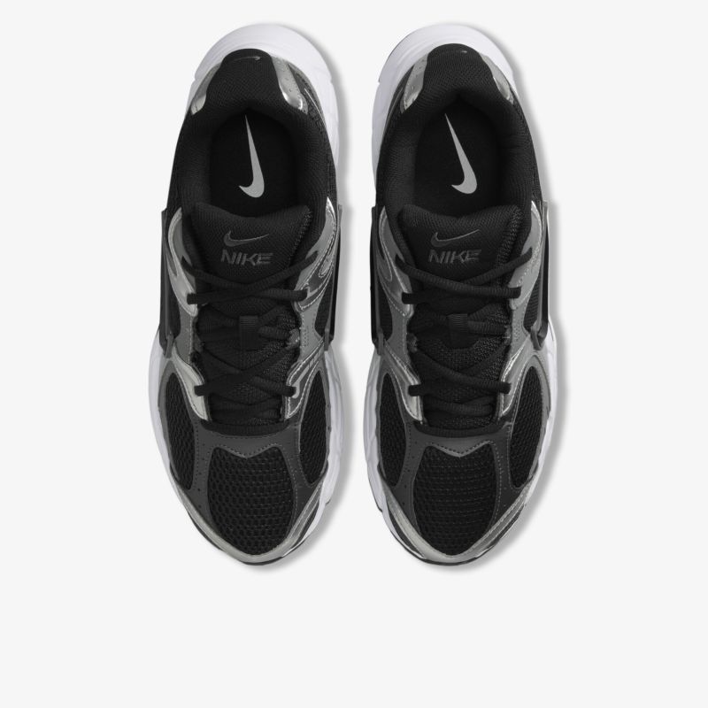 Schwarze Sportschuhe mit weißen Akzenten, bequem und atmungsaktiv, hochwertiges Design