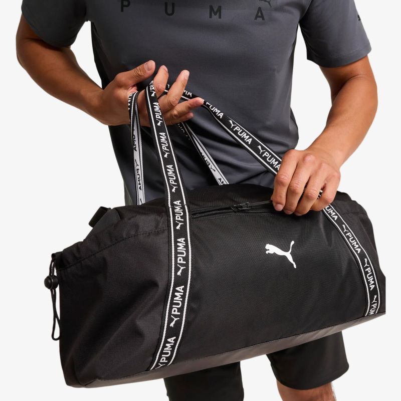 Schwarzer Puma Sportrucksack mit verstellbaren Tragegurten und praktischem Reißverschluss, ideal für den Alltag.