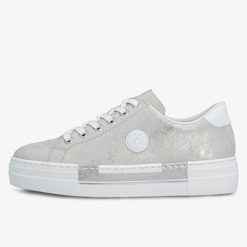 Moderner weißer Sneaker mit komfortabler Sohle und stilvollem Design für den täglichen Gebrauch.