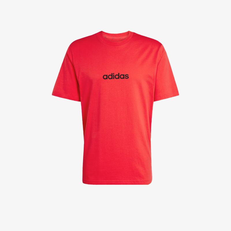 Rotes Adidas T-Shirt in Frontansicht mit Logo, kurzärmelig, bequemer Schnitt und hochwertigem Material
