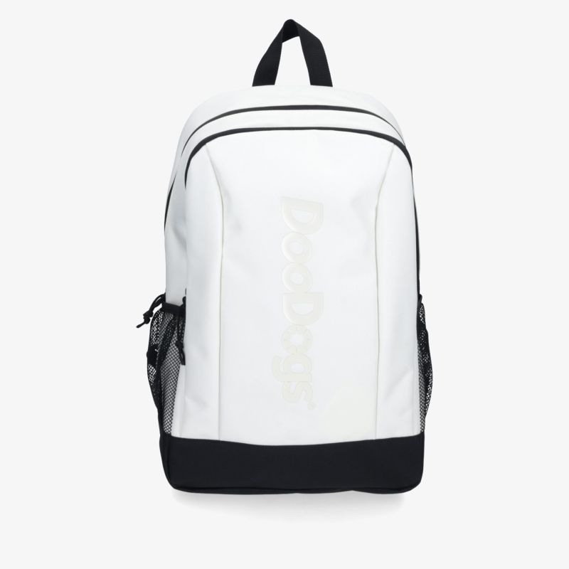 Moderner weißer Rucksack mit großem Stauraum, praktischen Seitentaschen und robustem Tragegriff vorne aufgenommen