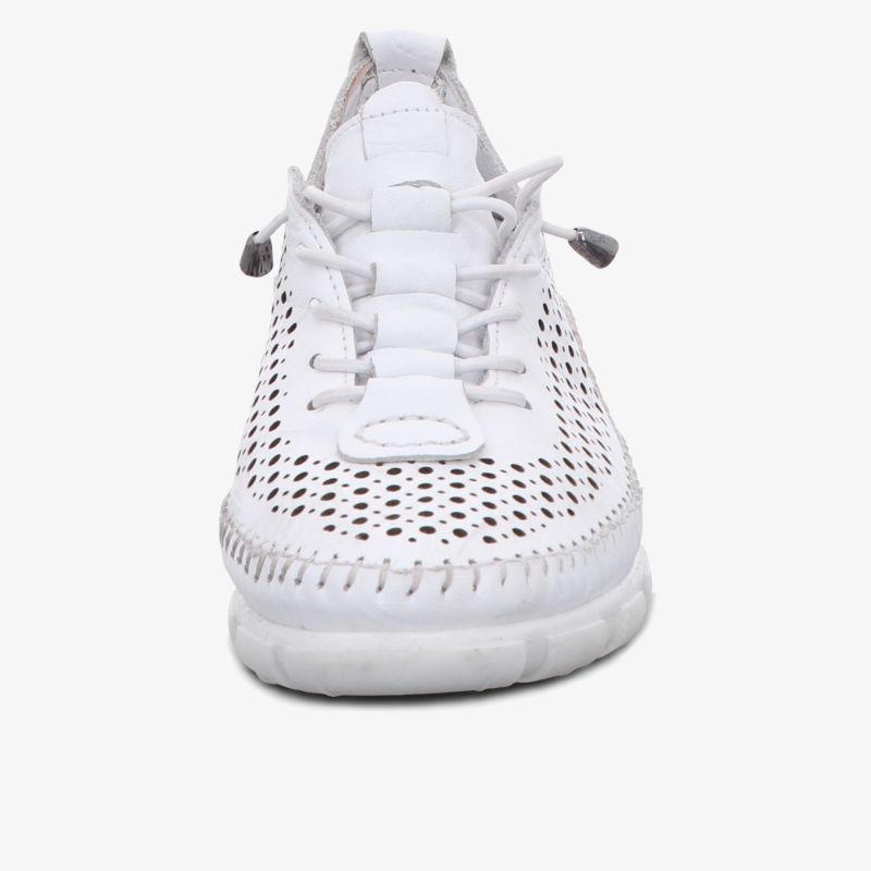 Moderner weißer Schuh mit perforiertem Design und rutschfester Sohle