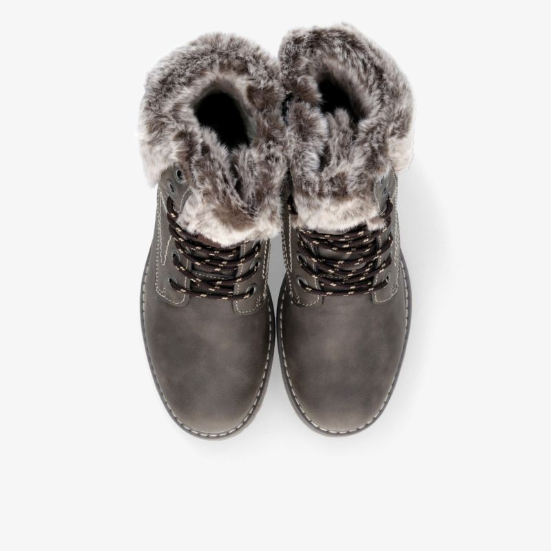 Warmes, komfortables Paar Winterstiefel mit Fellbesatz und robusten, rutschfesten Sohlen für kalte Tage