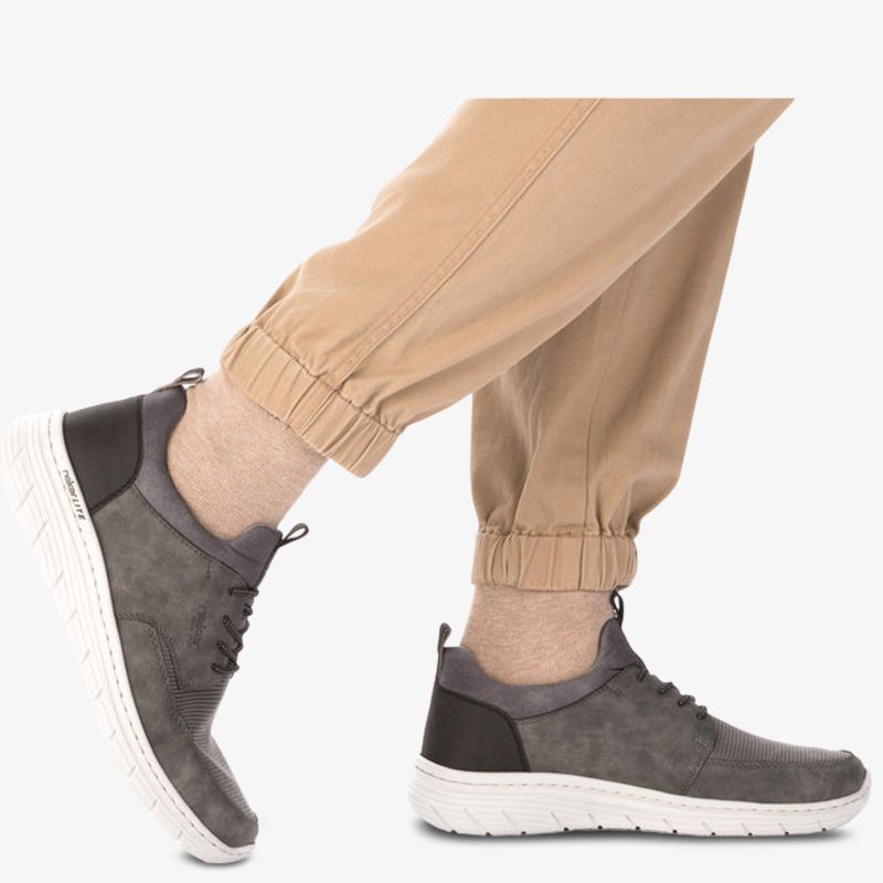 Moderne graue Sportschuhe mit robustem Design und hohem Tragekomfort, ideal für den täglichen Gebrauch