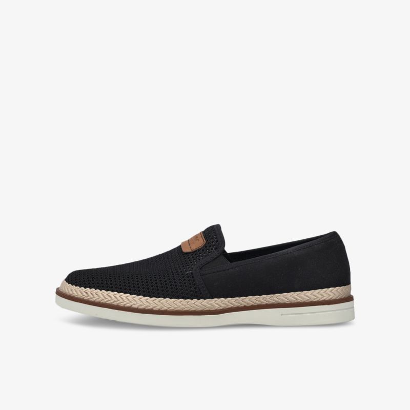 Leichter, atmungsaktiver Slip-on Schuh mit komfortabler und flexibler Sohle im modernen Casual Design