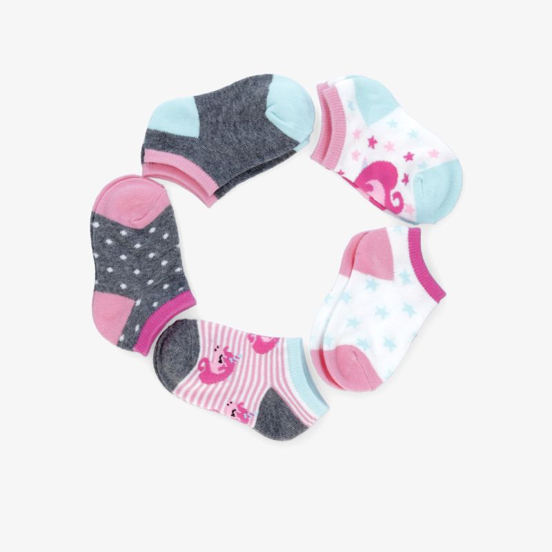 Farbenfrohes Set aus bunten Kindersocken mit verschiedenen Mustern, weiches und bequemes Material