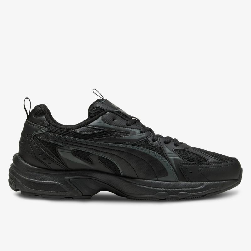 Schwarzer Sneaker seitliche Ansicht mit robustem Design und rutschfester Sohle für komfortables Tragen