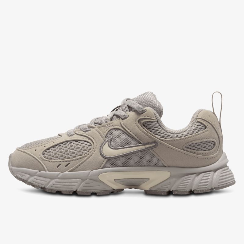 Moderner, atmungsaktiver Sportschuh für vielseitige Aktivitäten