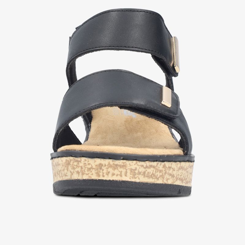 Frontansicht schwarze Sandale mit verstellbaren Riemen und komfortablem Absatz