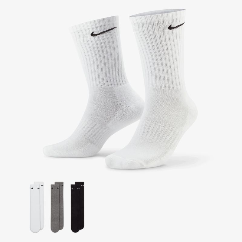 Hochwertige, sportliche Socken in Weiß mit Logo, ideal für Komfort und Vielseitigkeit im Alltag.