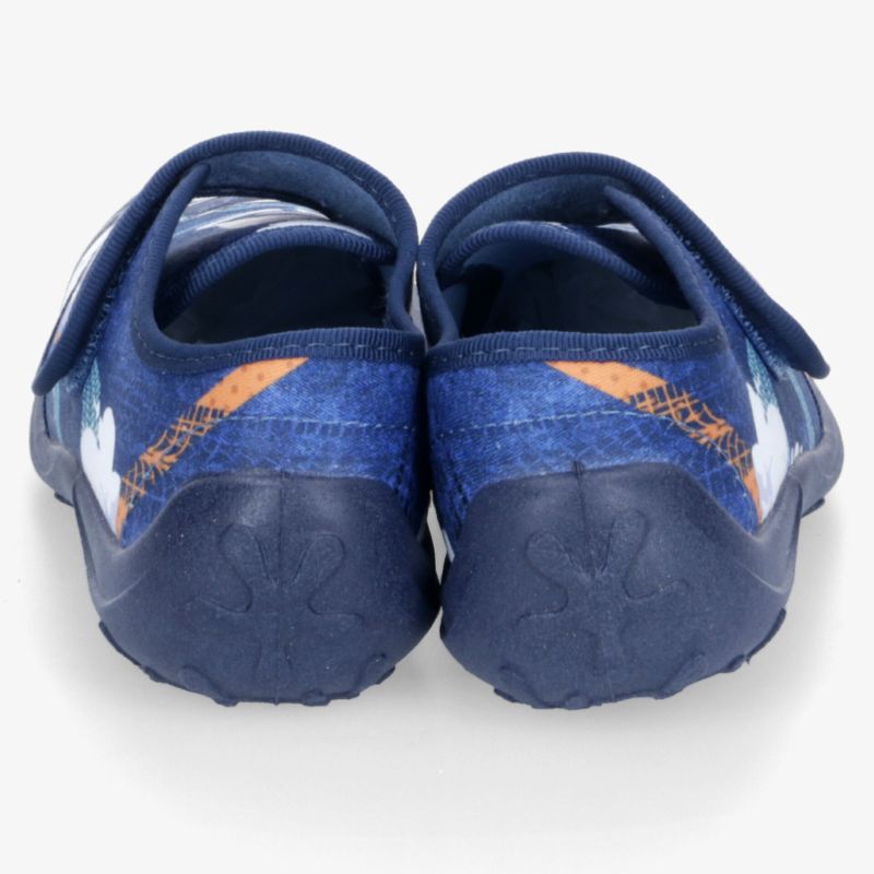 Blauer Schuh mit Klettverschluss und rutschfester Sohle in übersichtlicher Rückansicht, sportlich und bequem