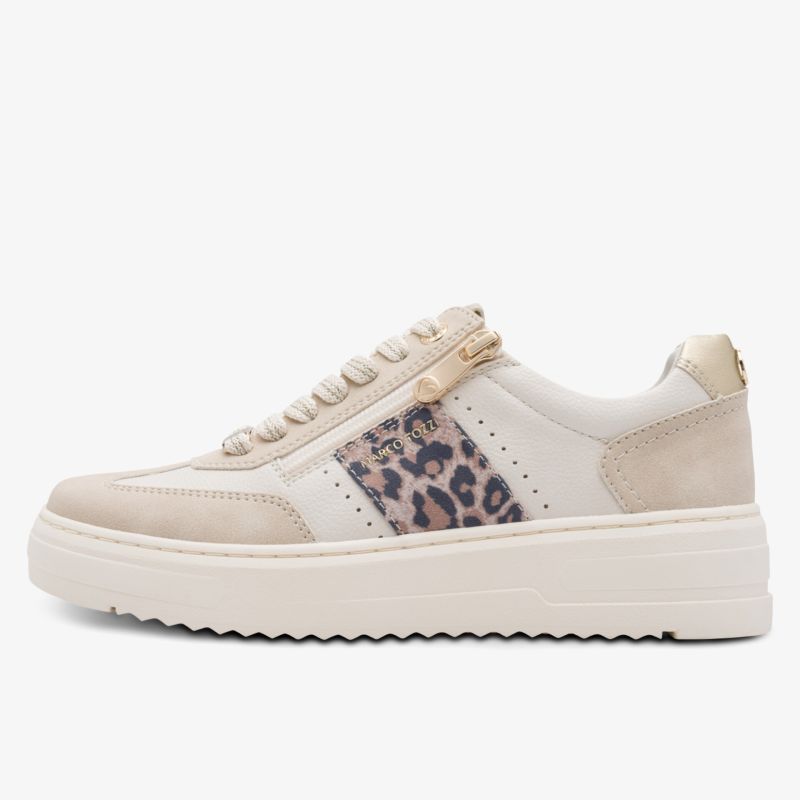 Seitliche Ansicht eines bequemen weißen Sneakers mit modischem Leomuster und rutschfester Profilsohle