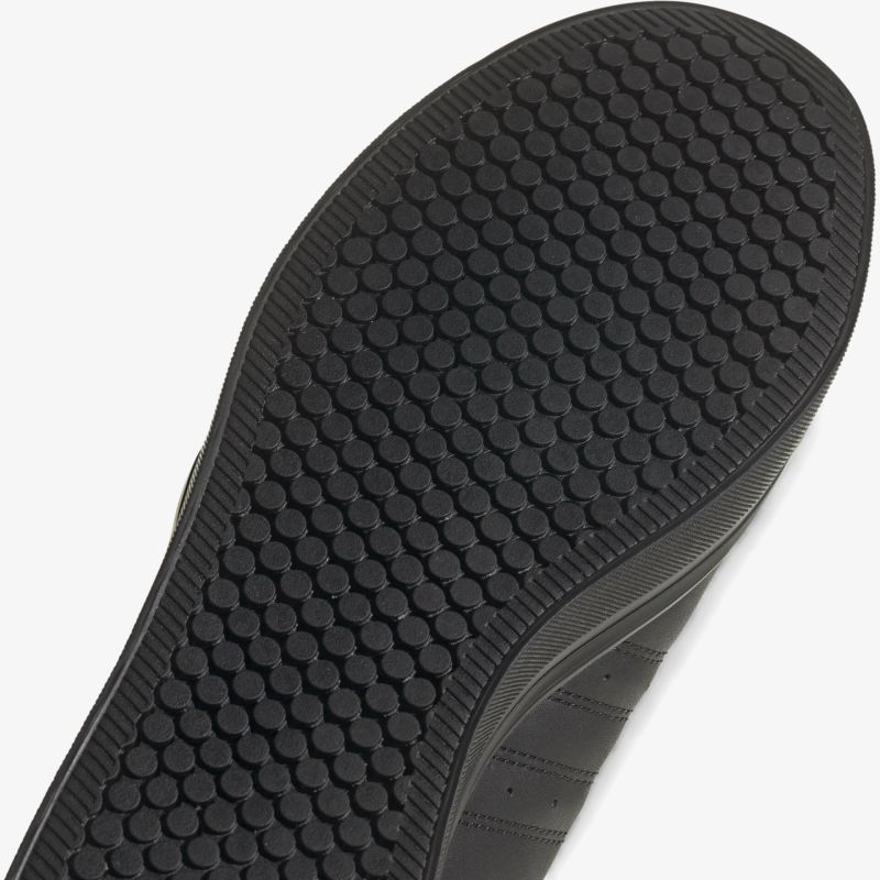 Rutschfeste und langlebige Schuhsohle mit flexiblem Material und tiefem Profil für optimalen Halt