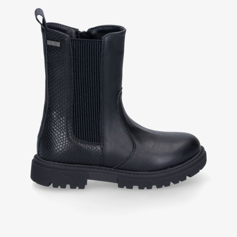 Seitenansicht schwarzer Chelsea Boot aus robustem Leder mit elastischem Einsatz und rutschfester Profilsohle
