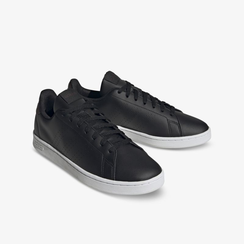 Elegante schwarze Ledersneaker mit weißer Sohle, ideal für Alltag und Freizeit.