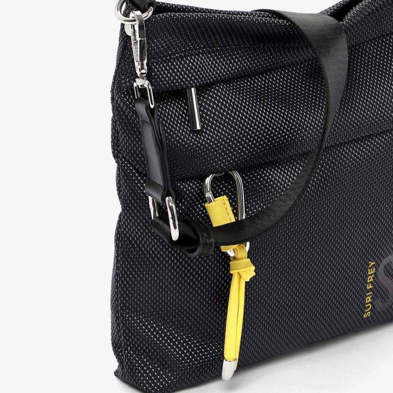 Detailaufnahme einer schwarzen Umhängetasche mit robustem Material und sicherem Verschluss