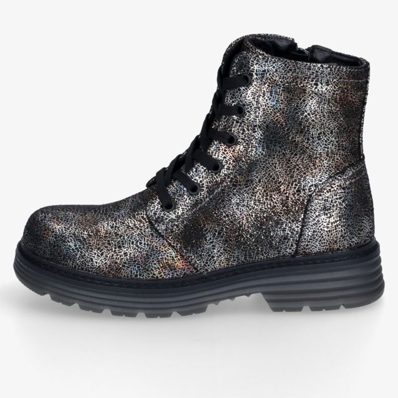 Metallic Boots mit Schnürung, robustem Profil, markanter Plateausohle und glänzender Optik in stilvoller Seitenansicht