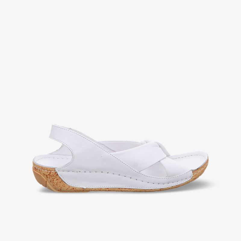 Seitliche Ansicht einer weißen komfortablen Sandale mit gepolstertem Riemen und flexibler rutschfester Sohle