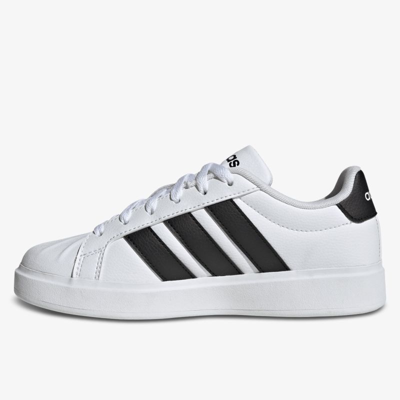 Moderner weißer Sneaker mit schwarzen Streifen, seitliche Ansicht, sportlich und bequem