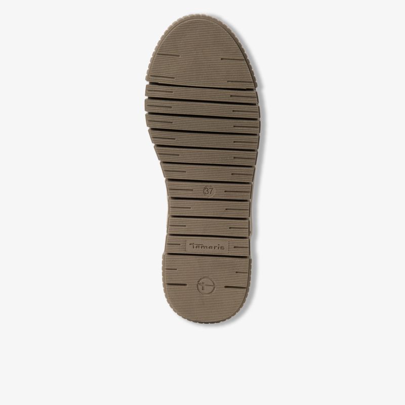 Robuste Schuhsohle mit rutschfestem, profilierendem Design für sicheren Halt und lange Lebensdauer