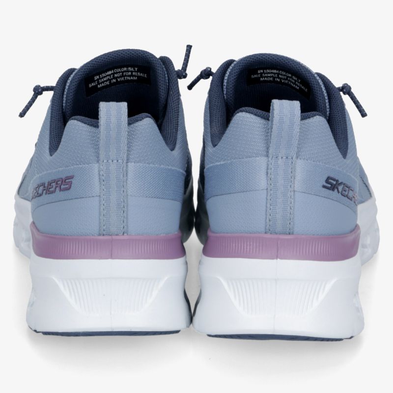 Leichte Sportschuhe in Hellblau mit lila Akzent, stabile Dämpfung und rutschfeste Sohle, Rückansicht
