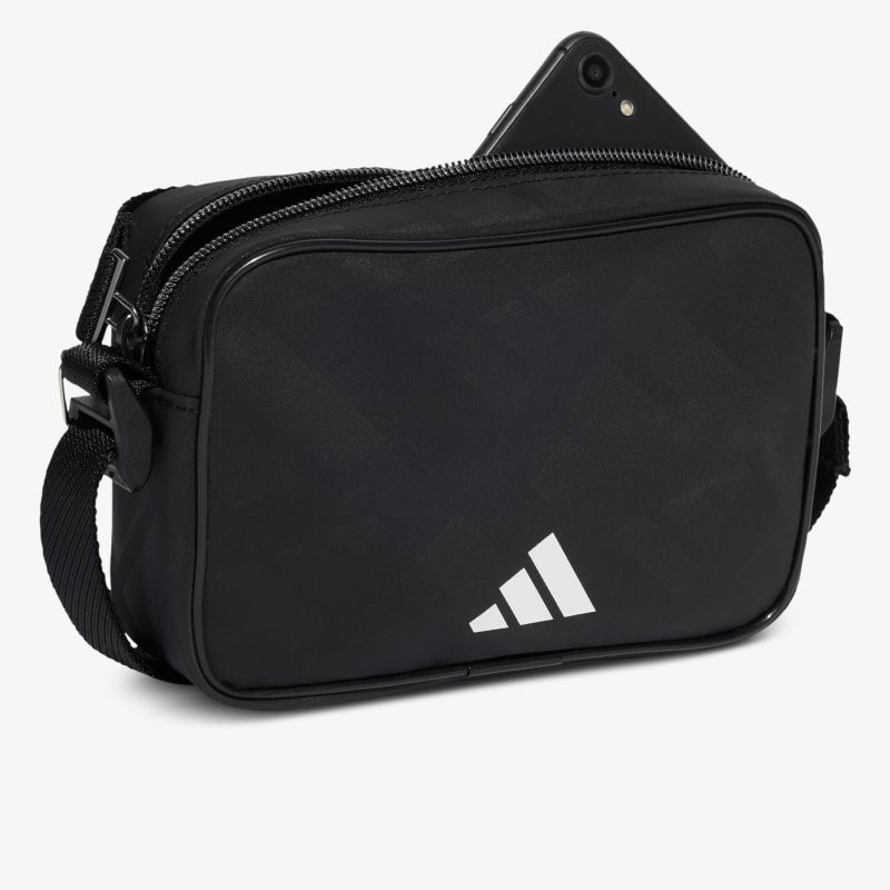 Schwarze kompakte Umhängetasche mit verstellbarem Riemen und sportlichem Logo, robust und praktisch