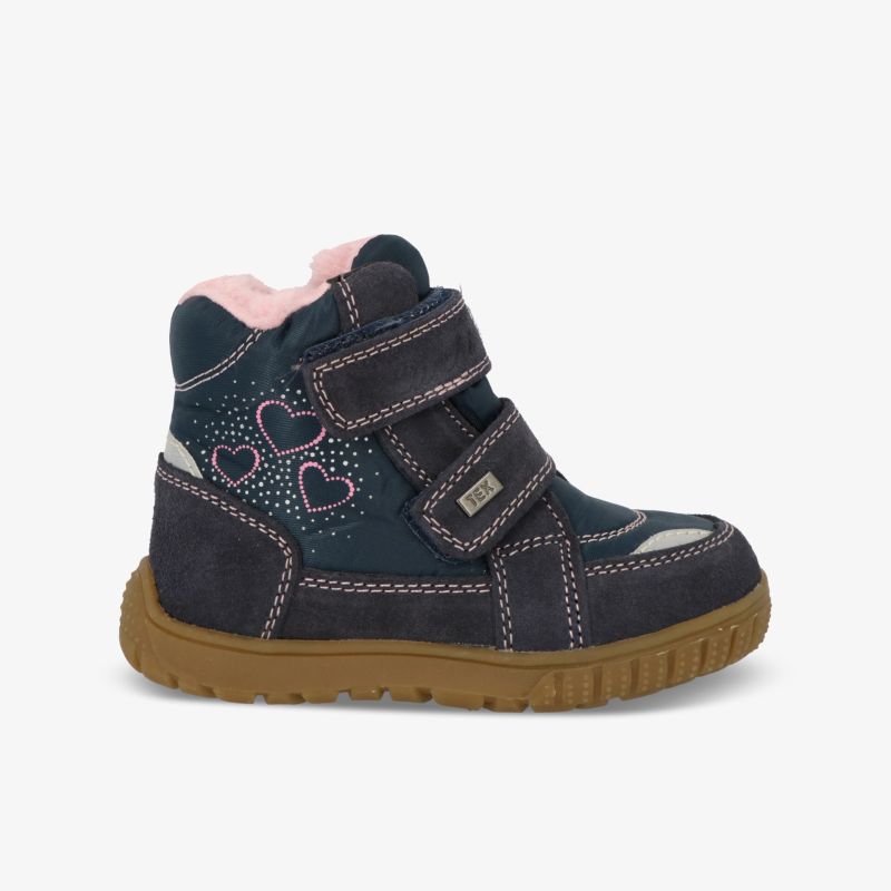 Bequemer, rutschfester Schuh mit Herzdesign und verstellbarem Klettverschluss, ideal für aktiven Alltag.