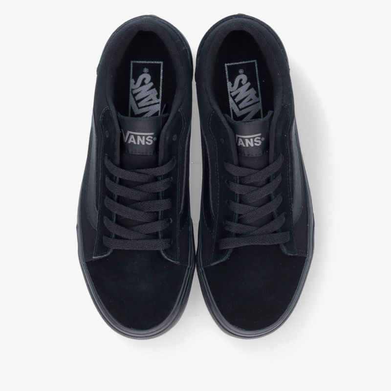 Robuste schwarze Vans Sneaker als Paar mit bequemer Passform und stylischem, modernem Design von oben gezeigt