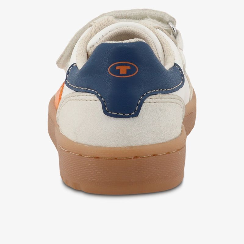 Rückansicht eines sportlichen Schuhs mit gepolstertem Fersenbereich und rutschfester Sohle