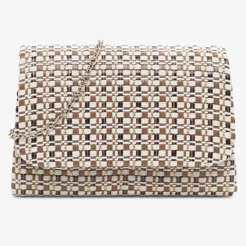 Elegante Tasche mit geflochtenem Design und Kettendetail, ideal für moderne Outfits.